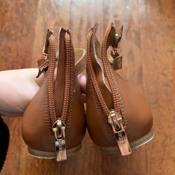 BCBG Kaelen Leather Nude & Cognac Peeptoe Ankle Strap Flats Size 5.5 EUC - Picture 5 of 7